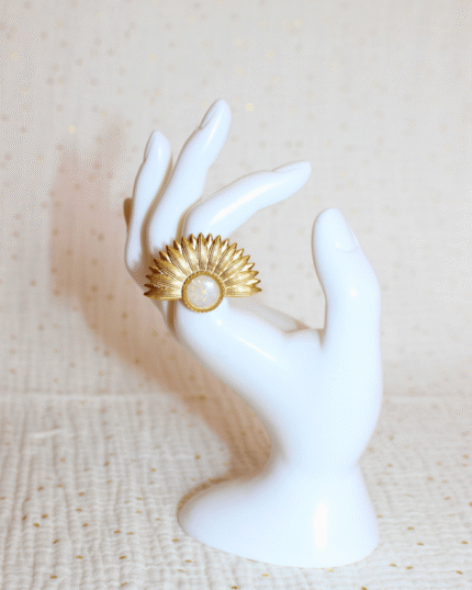 Bague Opaline demie fleur