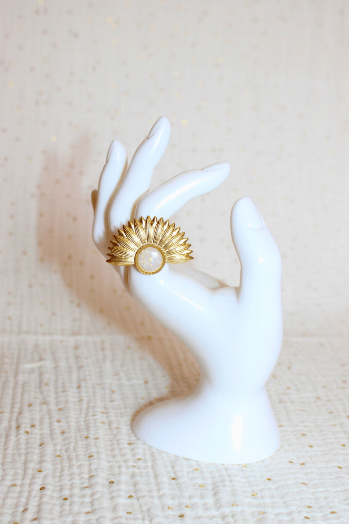 Bague Opaline demie fleur