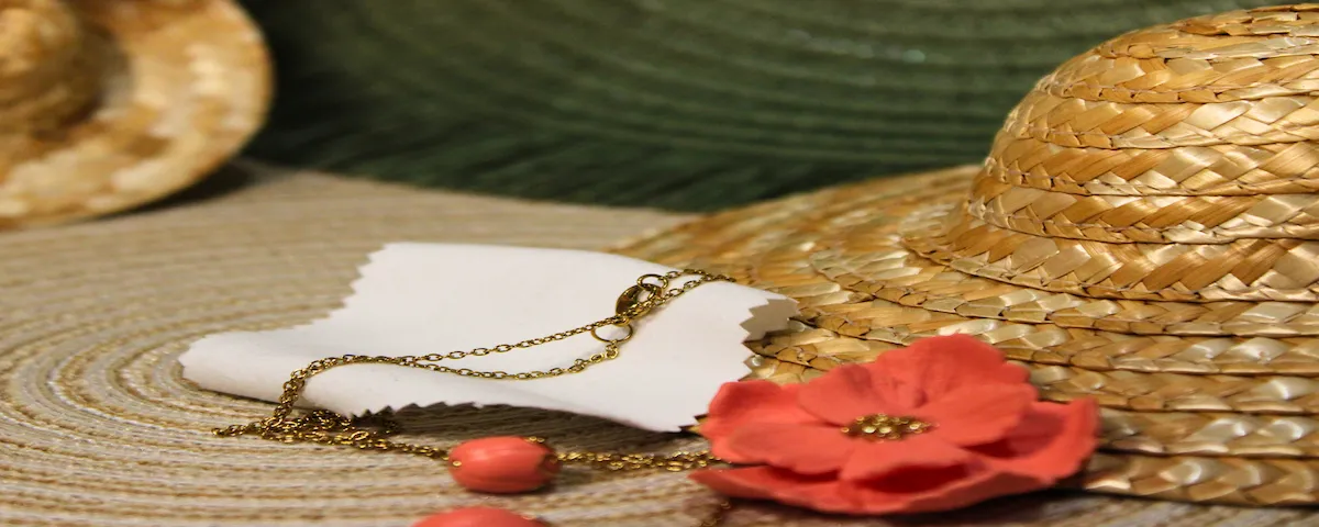Nettoyage de bijoux artisanaux Lovely Lili à la Réunion