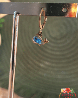 boucles d&rsquo;oreilles chant de la baleine – boucles rondes coté droit