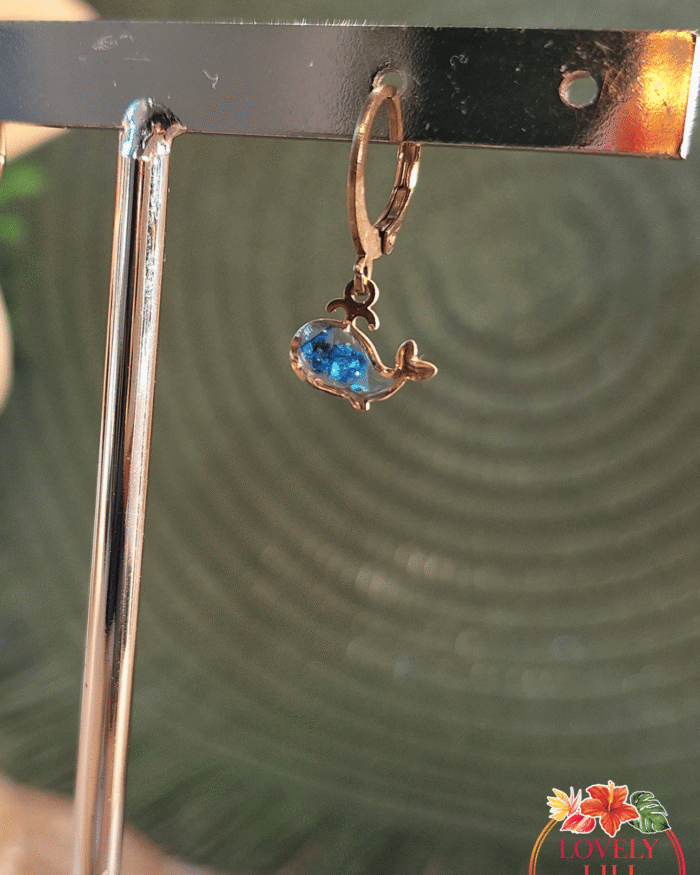 boucles d&rsquo;oreilles chant de la baleine – boucles rondes coté droit