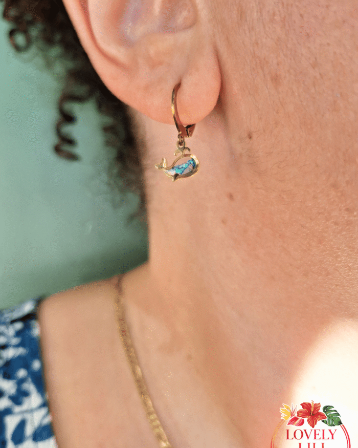 boucles d&rsquo;oreilles chant de la baleine – boucles rondes portées