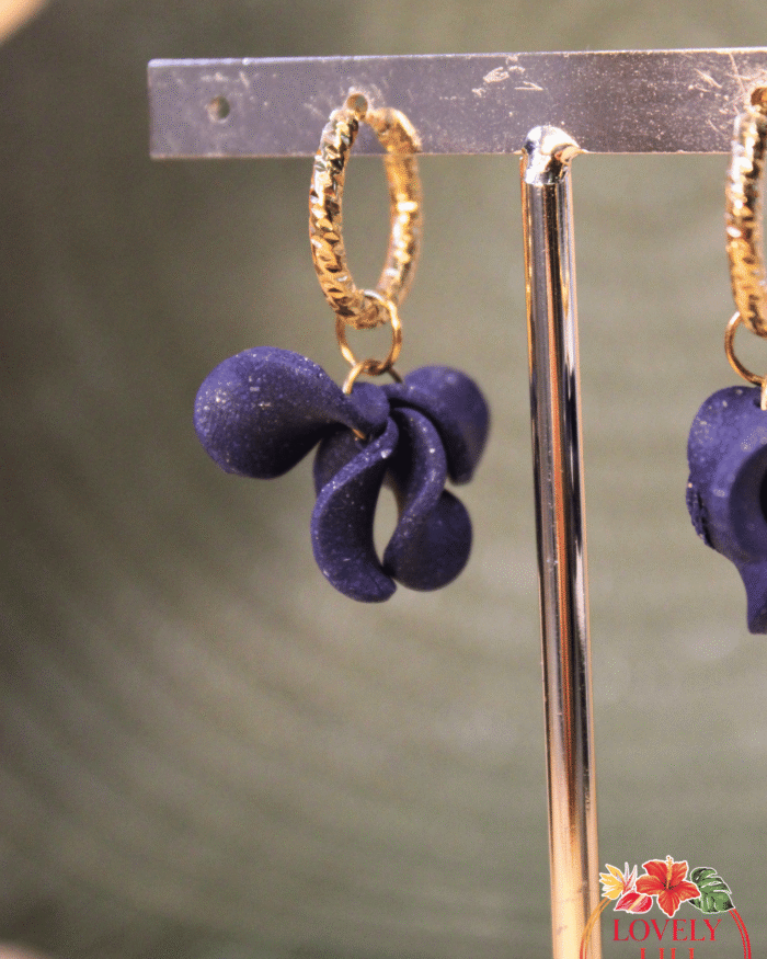 Boucles d&rsquo;oreilles Jolies Lili bleu nuit scintillant gauche