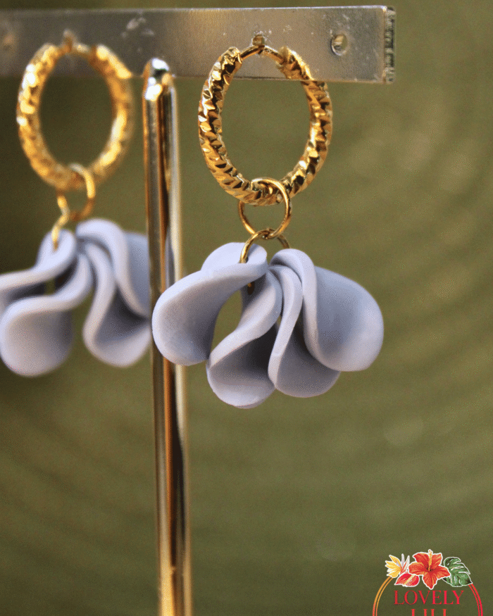 Boucles d&rsquo;oreilles Jolies Lili bleu pastel droite