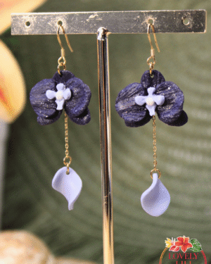 Boucles d&rsquo;oreilles orchidées Fleurs Bleues nuit scintillant et pastel détails