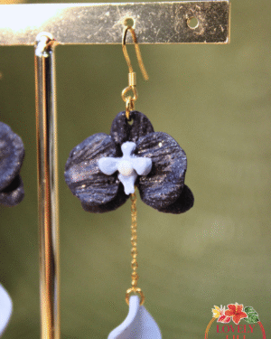 Boucles d&rsquo;oreilles orchidées Fleurs Bleues nuit scintillant et pastel droite