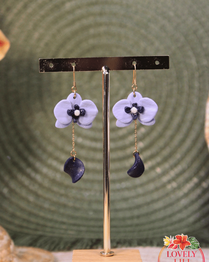 Boucles d&rsquo;oreilles orchidées Fleurs Bleues pastel et nuit scintillant zoom