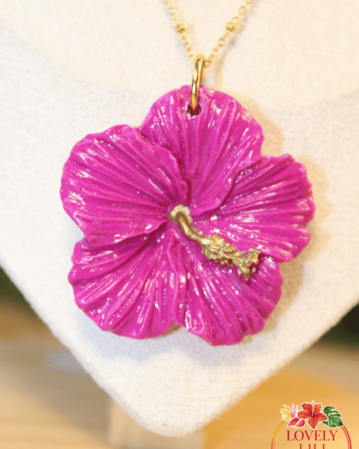 Collier Hibiscus Lovely Péi Mauve détails