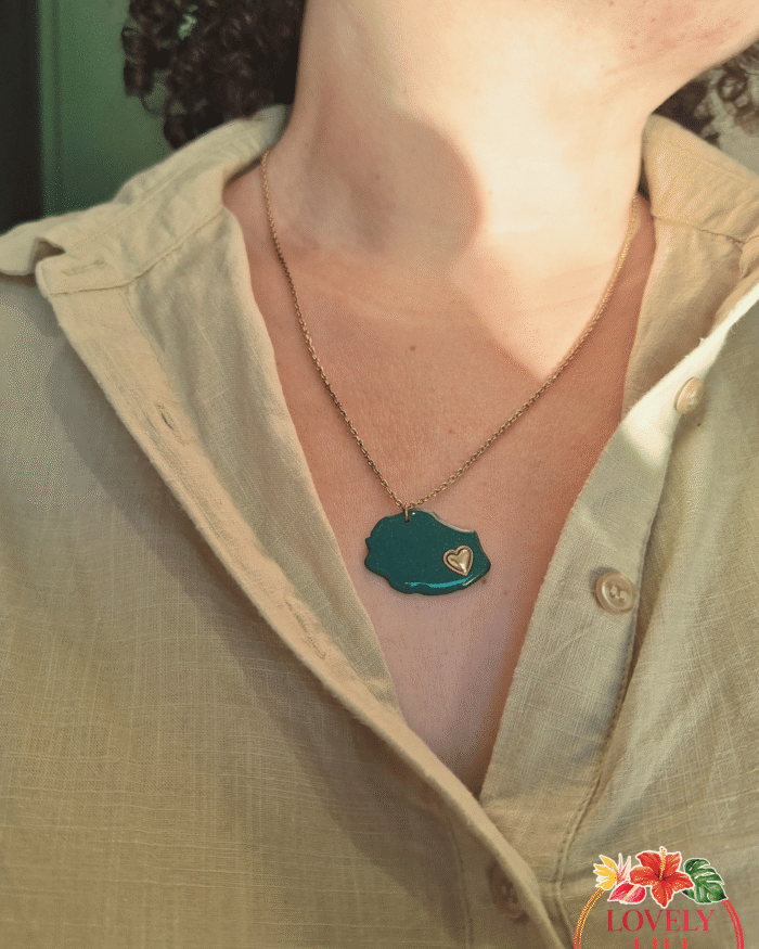 Collier Lovely Péi coeur porté