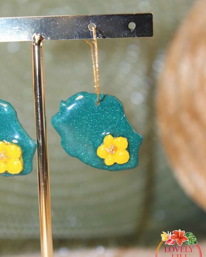 Boucle doreilles Lovely Péi créole fleur jaune gauche