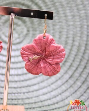 Boucles doreilles Lovely Péi Hibiscus rose gold coté gauche