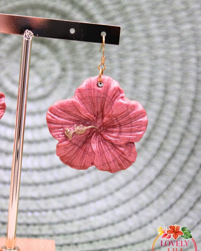 Boucles doreilles Lovely Péi Hibiscus rose gold coté gauche