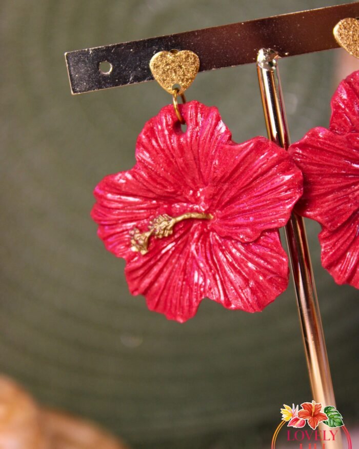 Boucles doreilles Lovely Péi Hibiscus rouge droite