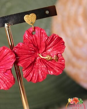 Boucles doreilles Lovely Péi Hibiscus rouge gauche