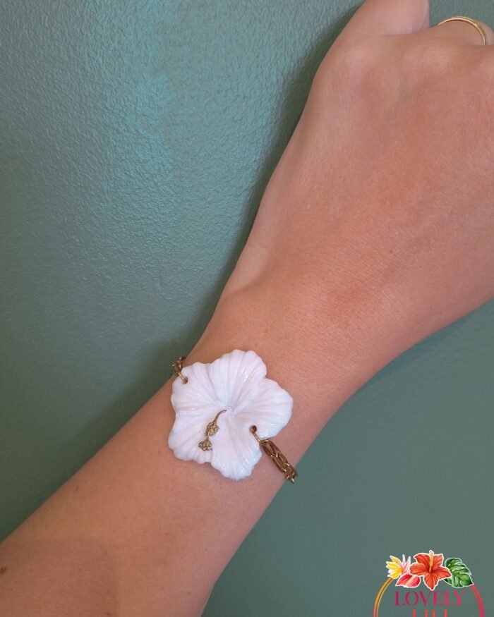 Bracelet Lovely Péi Hibiscus blanc pailleté porté
