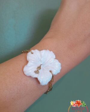 Bracelet Lovely Péi Hibiscus blanc pailleté porté zoom